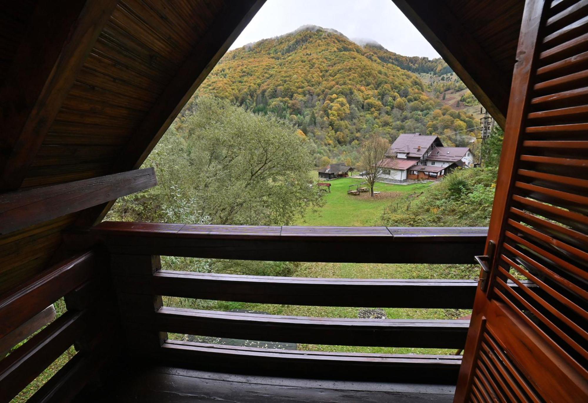 Casa De Vacanta Satic Piatra Craiului La Doi Viermi Extérieur photo